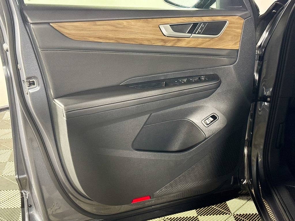 Certified 2024 Volkswagen Atlas SE image 10