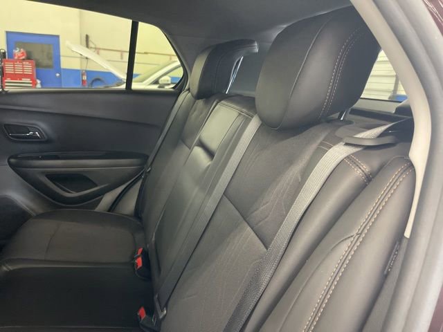 Used 2022 Chevrolet Trax LT w/ LT Convenience Package image 17