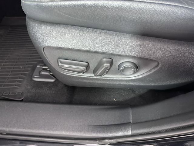 Used 2021 Toyota Highlander XLE AWD/4WD image 23