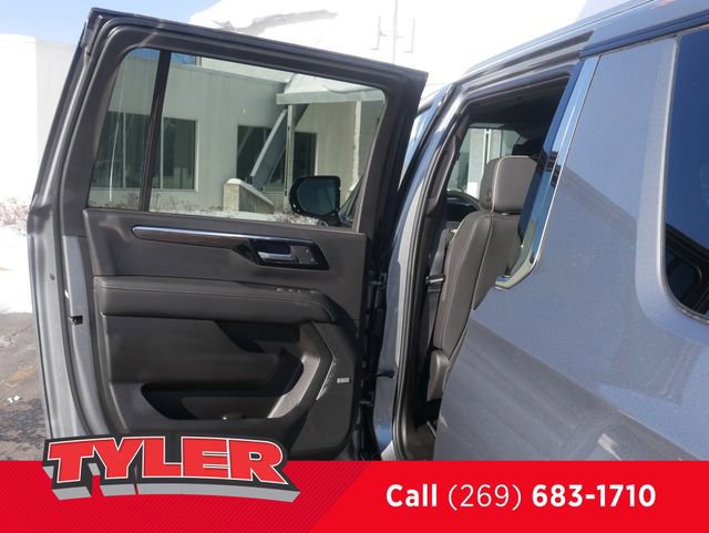 New 2026 Chevrolet Suburban Premier w/ Sun And Tow Package AWD/4WD image 19
