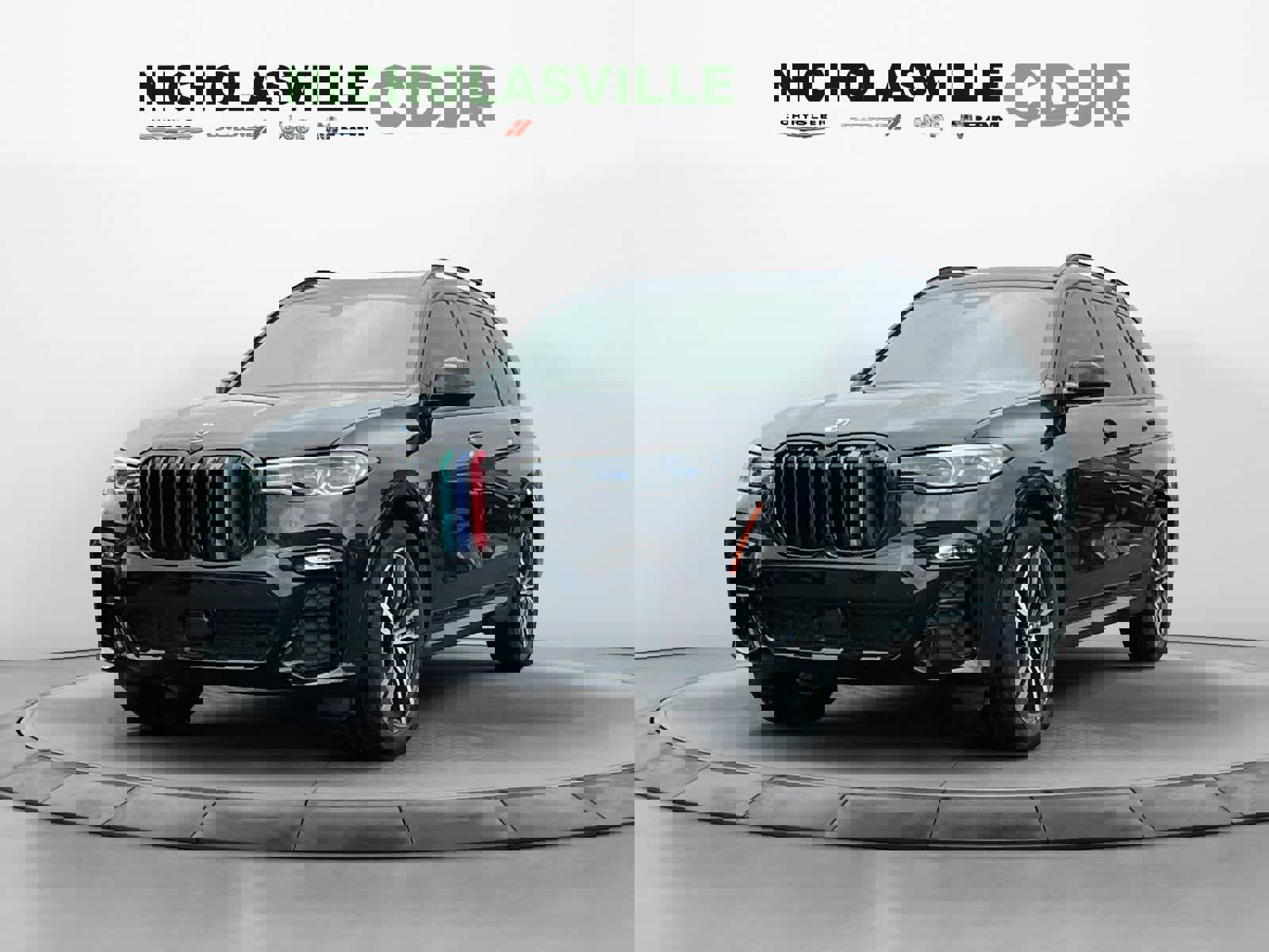 Used 2022 BMW X7 M50i image 1