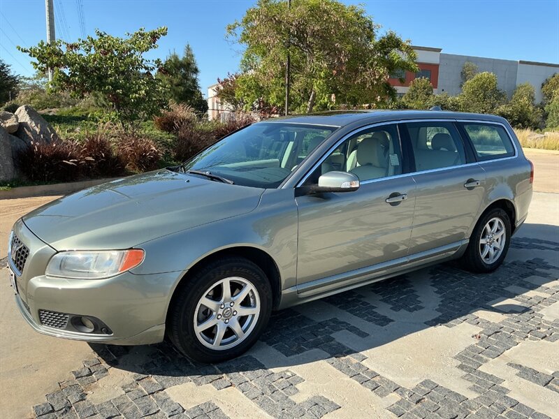 Used 2008 Volvo V70 FWD image 7