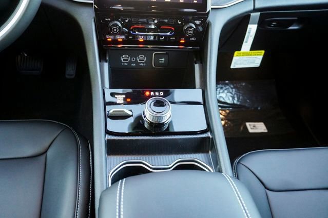 New 2025 Jeep Grand Cherokee Limited w/ Black Appearance Package image 13