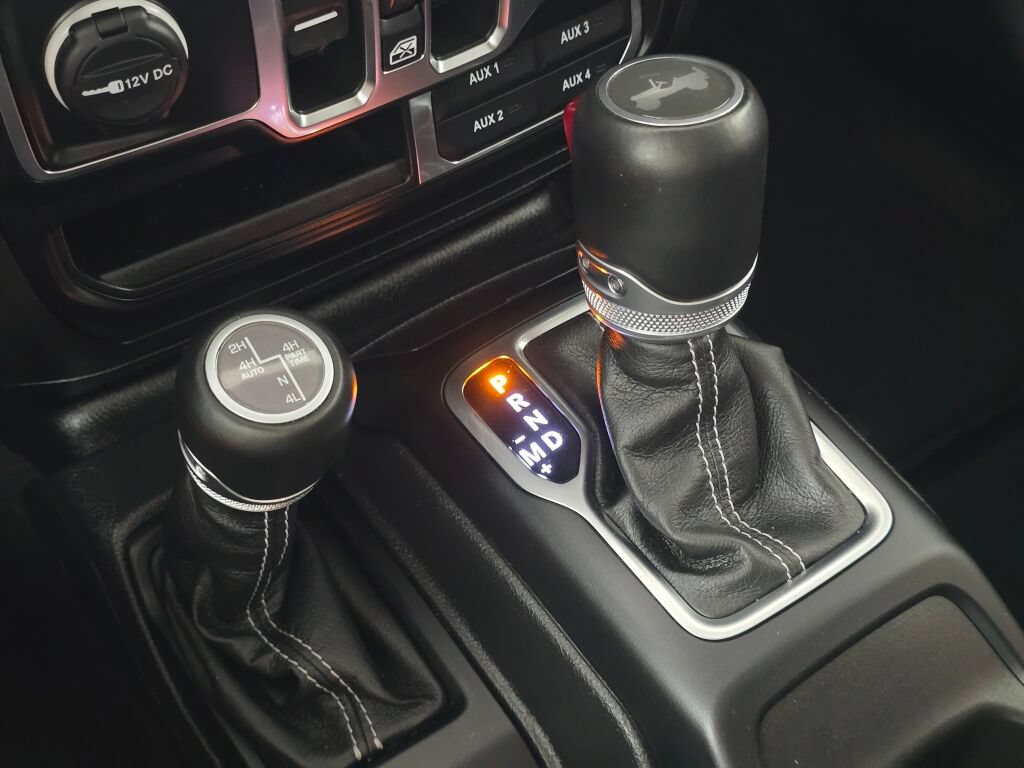 Used 2023 Jeep Wrangler Unlimited Sahara AWD/4WD image 29