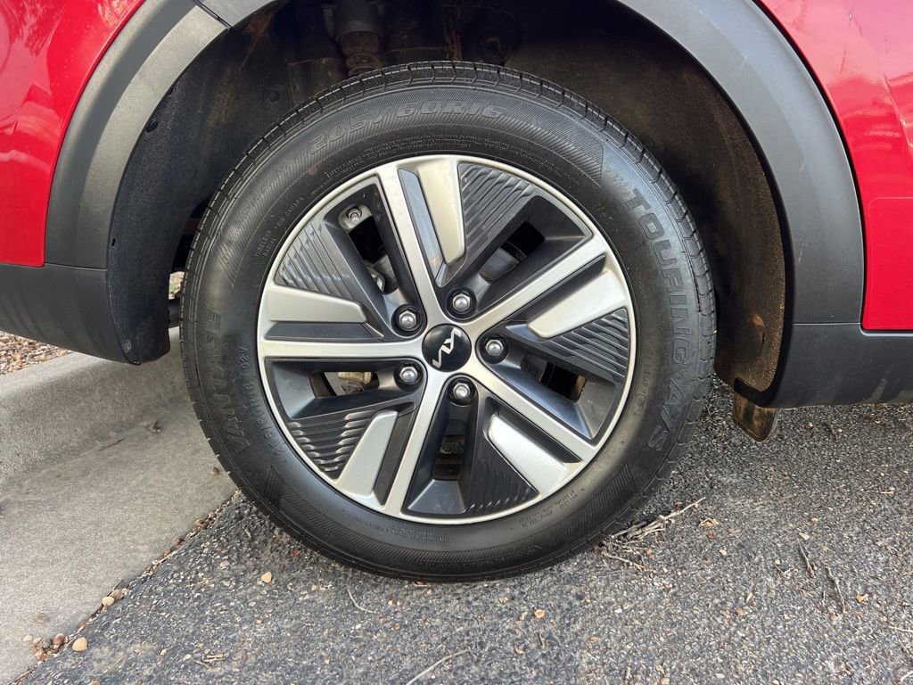 Used 2022 Kia Niro LXS image 9