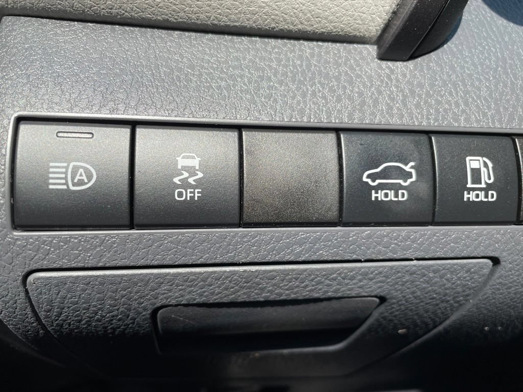 Used 2019 Toyota Camry LE FWD image 23