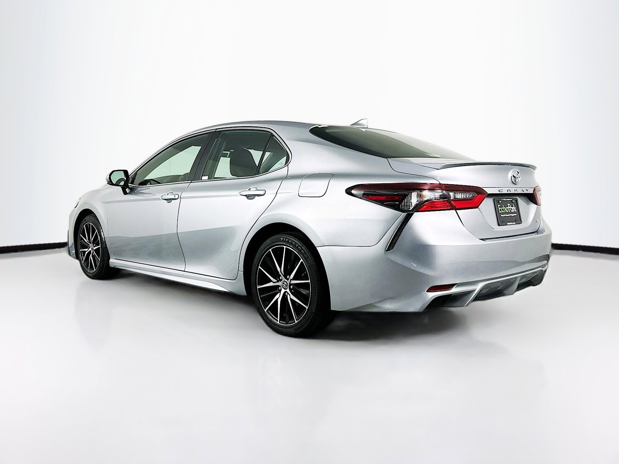 Used 2022 Toyota Camry SE image 5