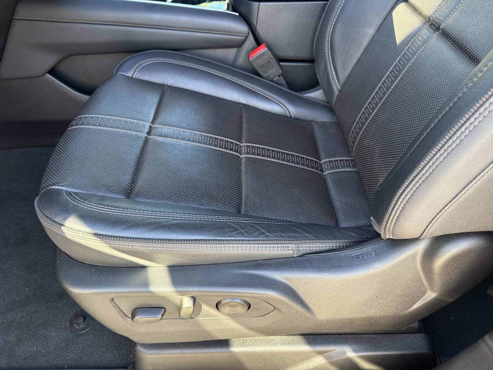 Used 2025 Chevrolet Tahoe High Country AWD/4WD image 20
