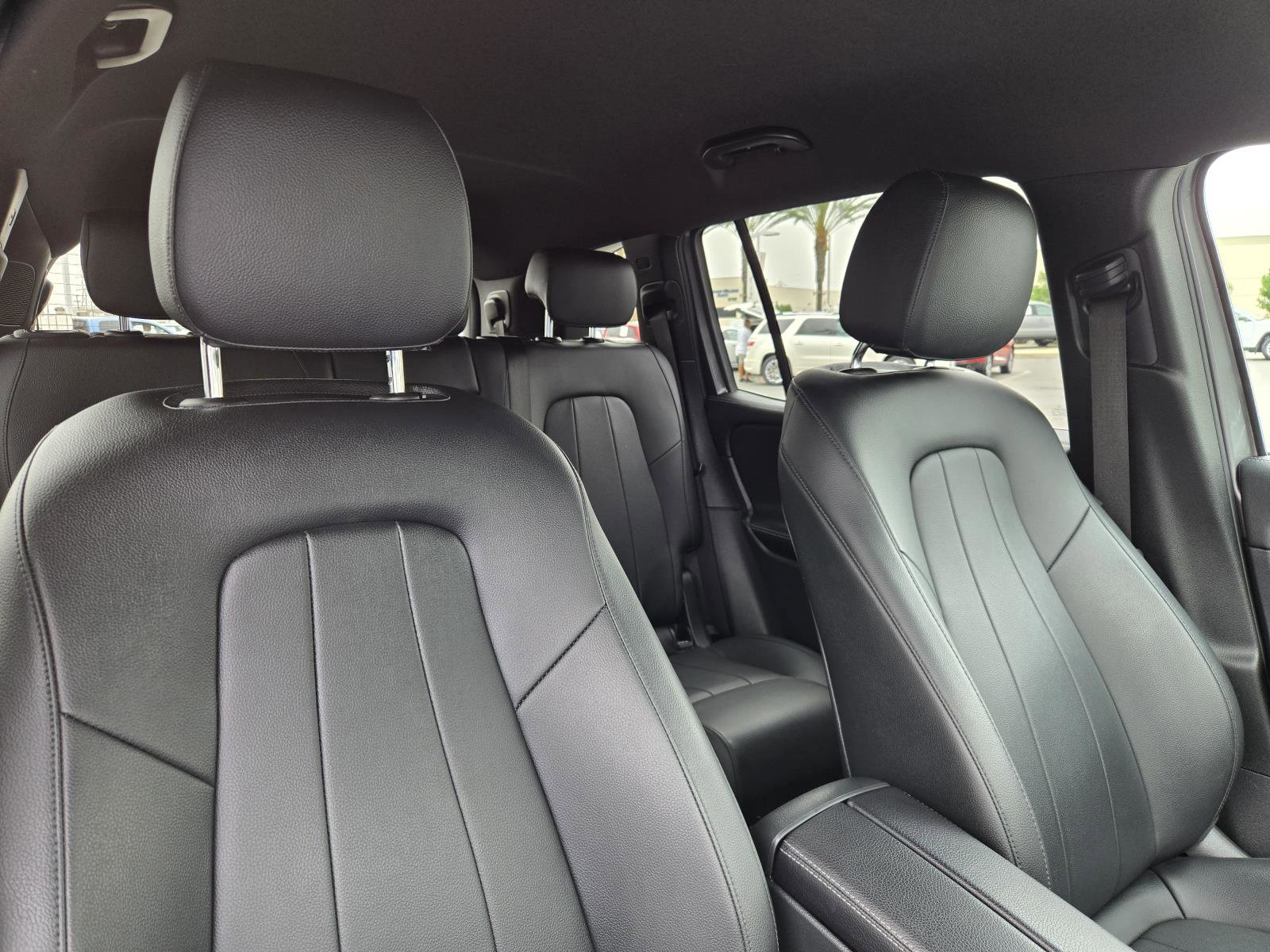 Used 2022 Mercedes-Benz GLB 250 4MATIC w/ Premium Package Lite image 31