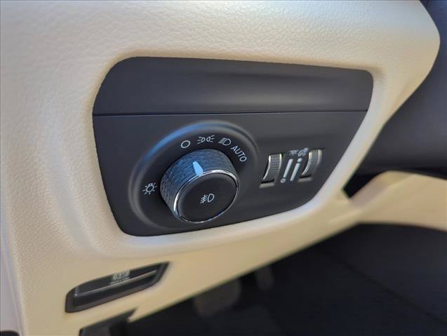New 2026 Jeep Grand Cherokee Limited w/ Limited Altitude Package RWD image 17