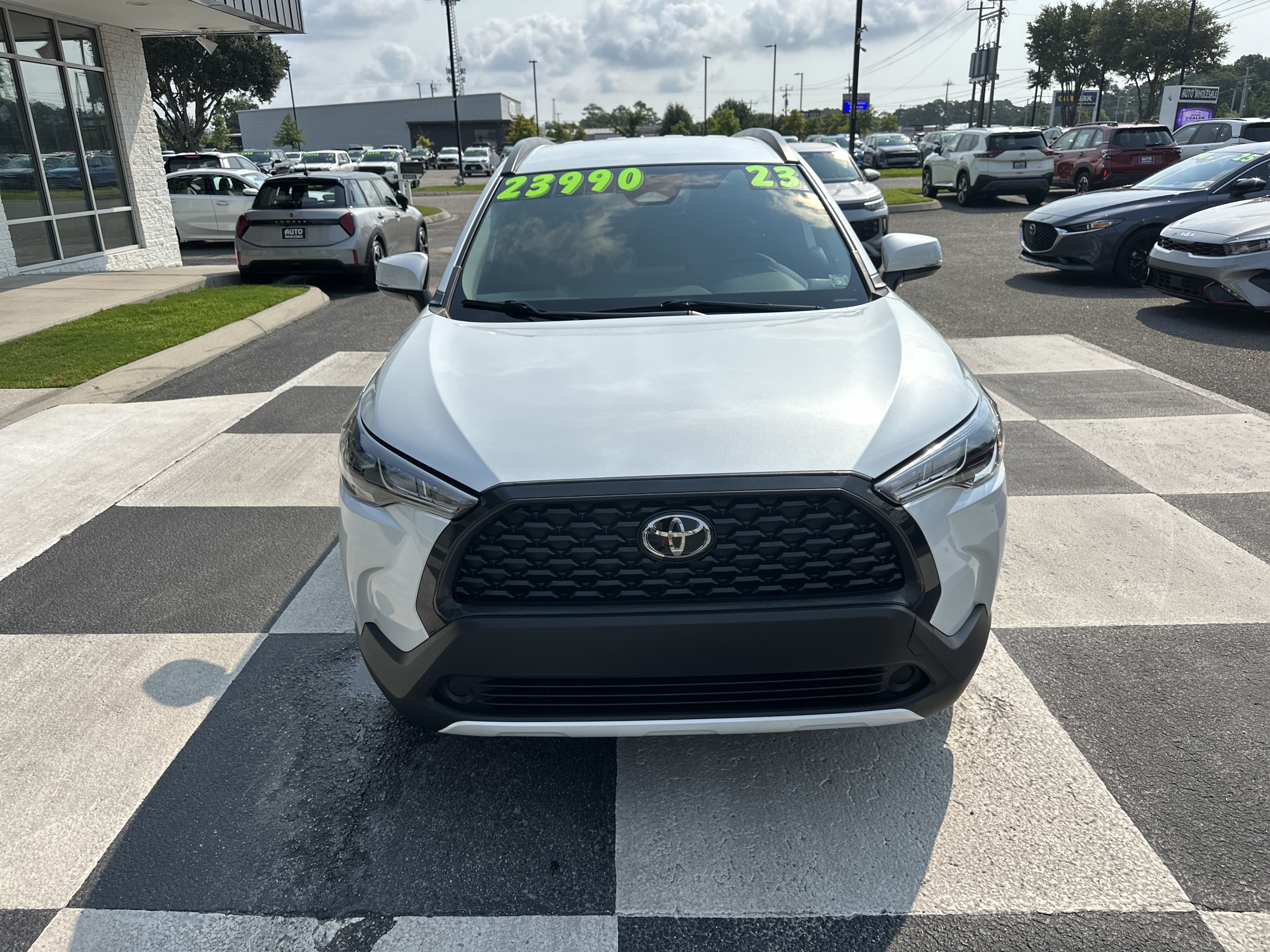 Used 2023 Toyota Corolla Cross LE FWD image 2