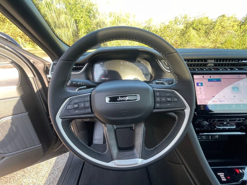 New 2025 Jeep Grand Cherokee L Altitude image 32