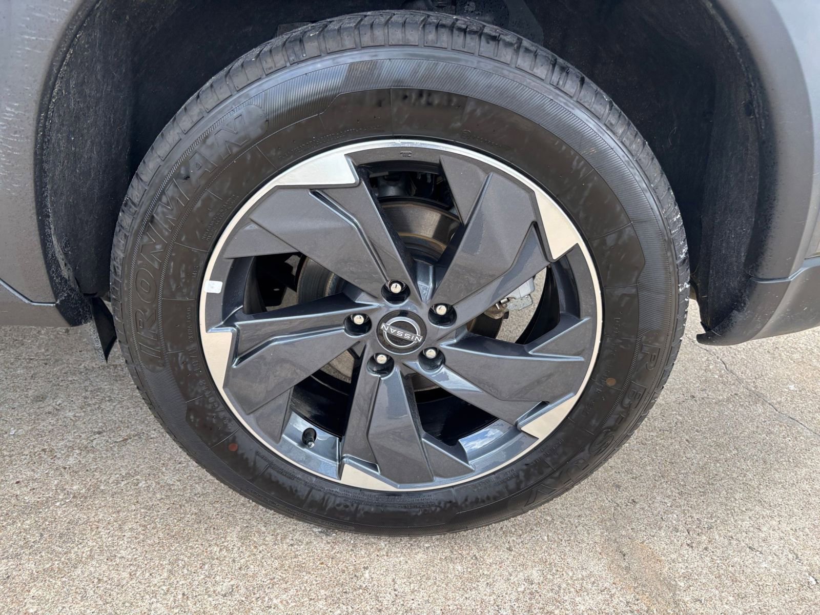 Used 2025 Nissan Rogue SV FWD image 32