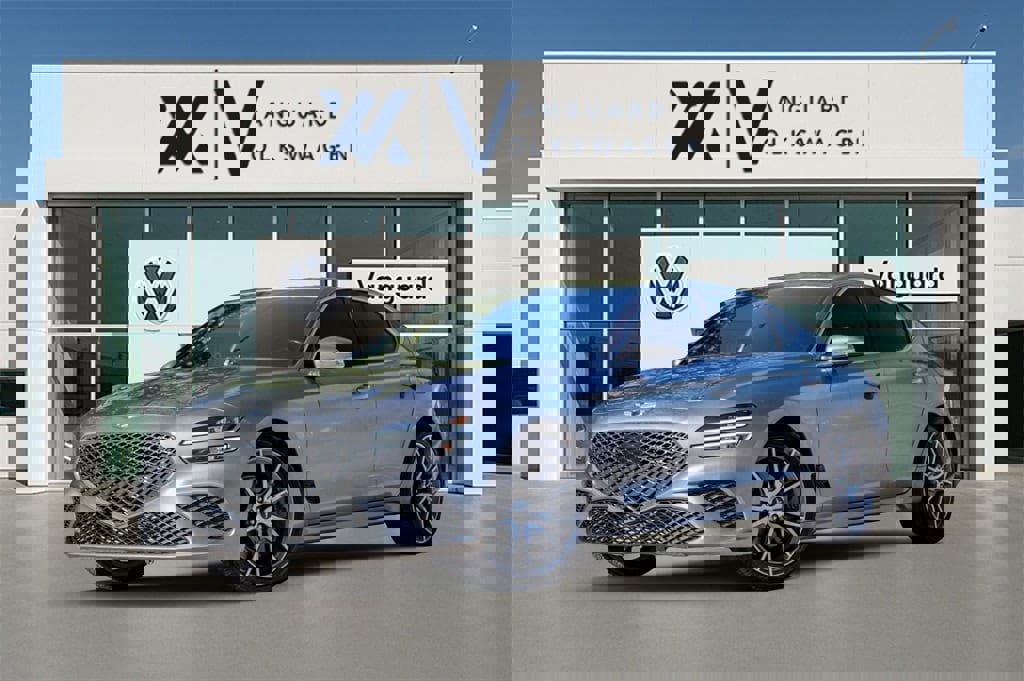 Used 2022 Genesis G70 3.3T image 1