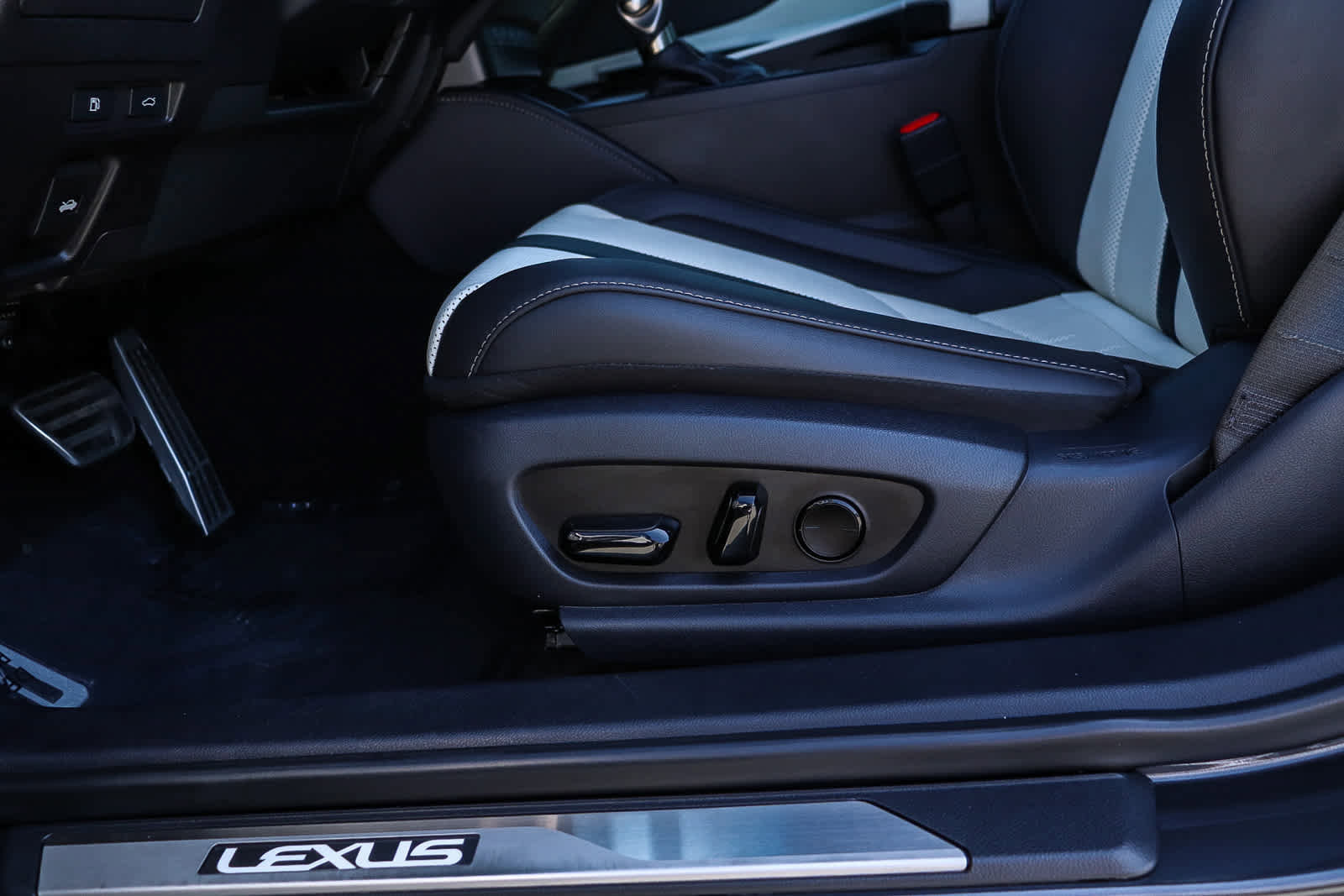 Used 2024 Lexus ES 350 F Sport w/ Accessory Package (Z2) FWD image 25