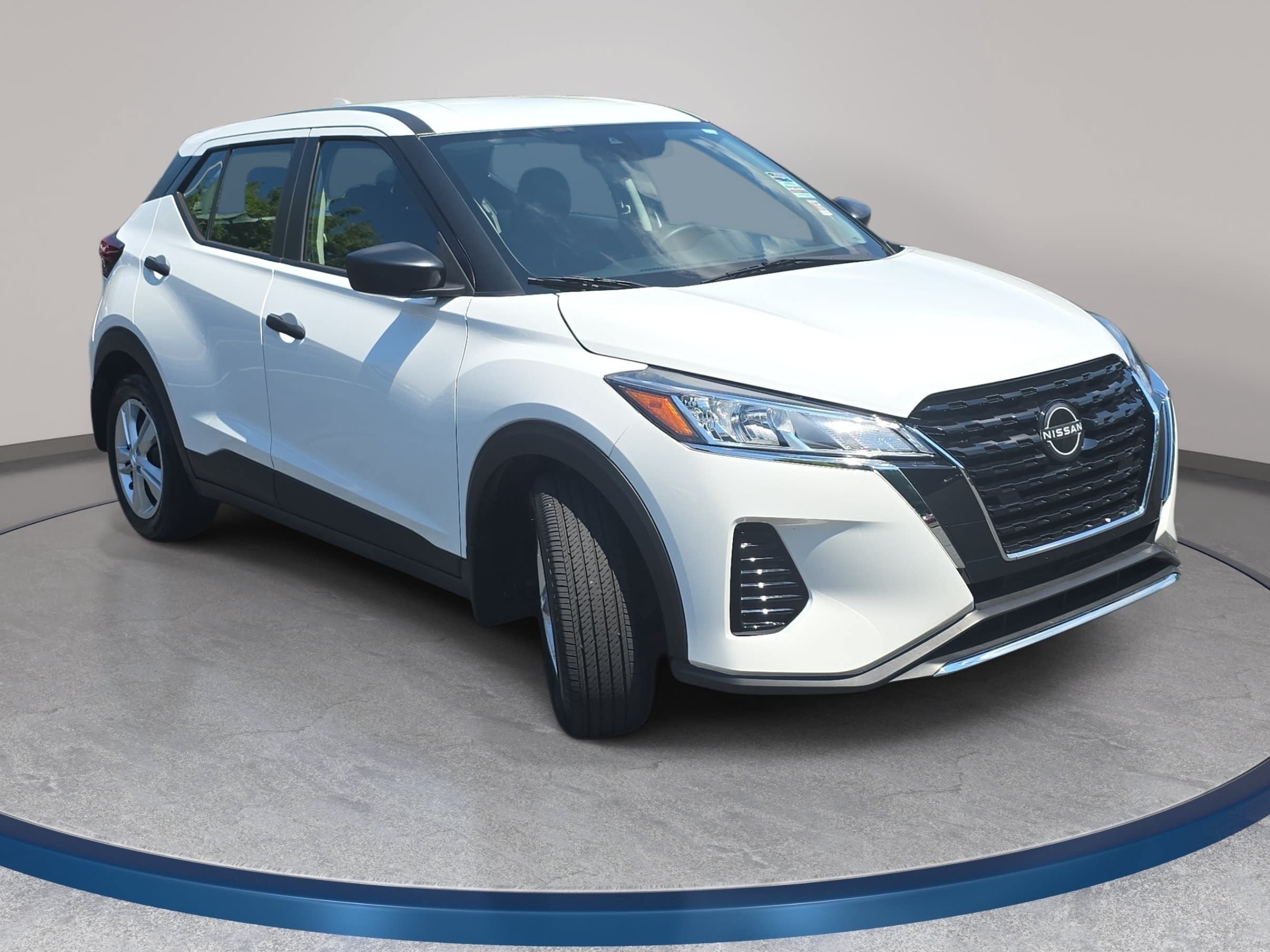 Used 2025 Nissan Kicks Play S FWD image 3