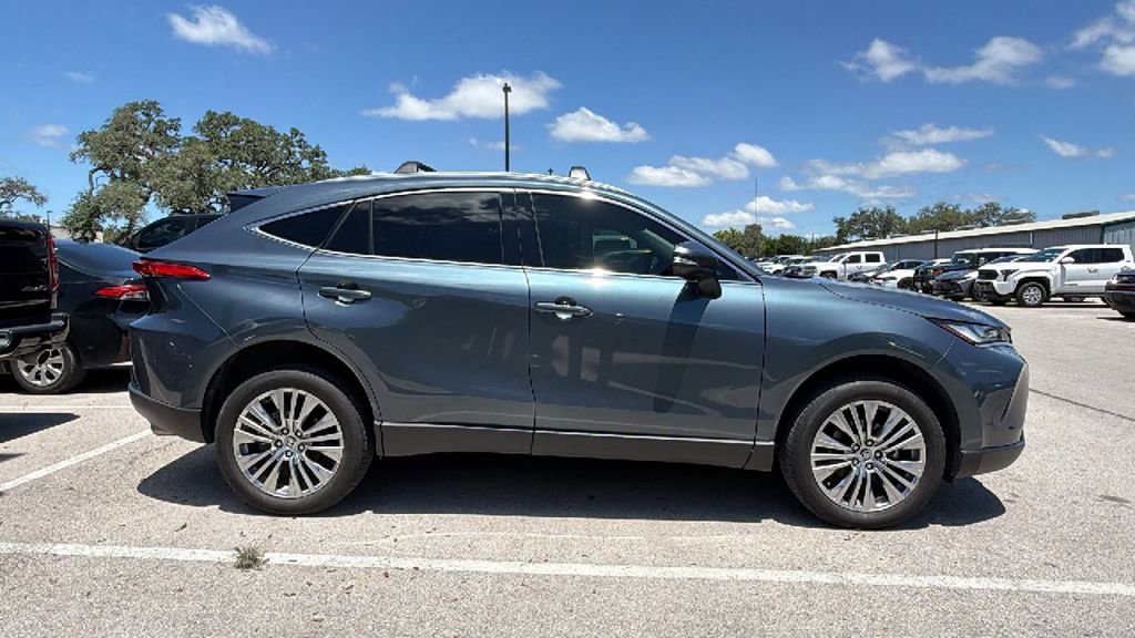 Certified 2022 Toyota Venza XLE AWD/4WD image 4