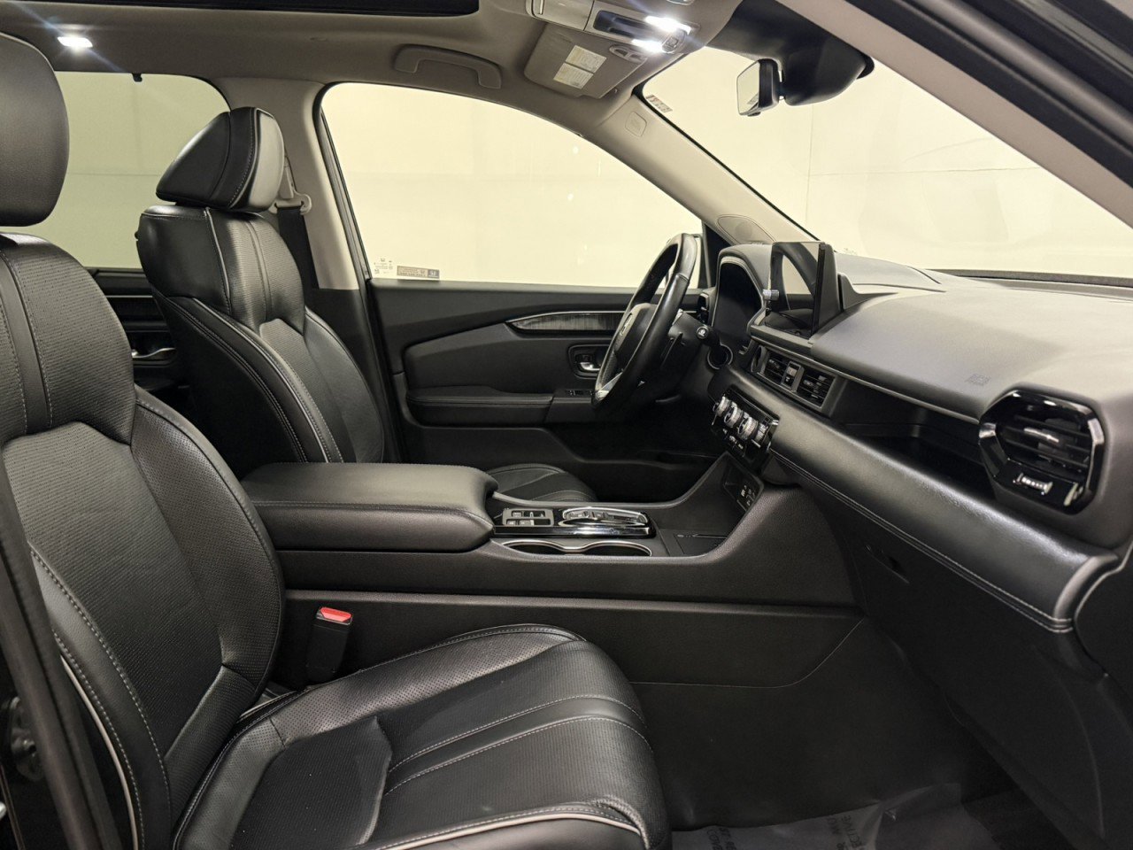 Used 2023 Honda Pilot Elite image 11