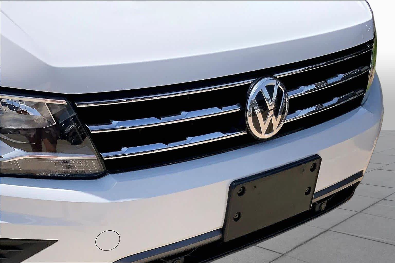 Used 2020 Volkswagen Tiguan SEL w/ 3rd Row Seat Package AWD/4WD image 28