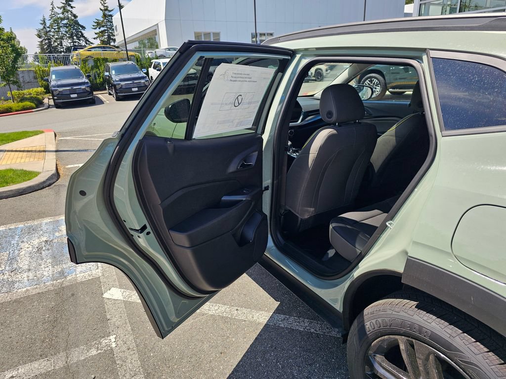 New 2026 Chevrolet Trax ACTIV w/ Sunroof Package FWD image 15