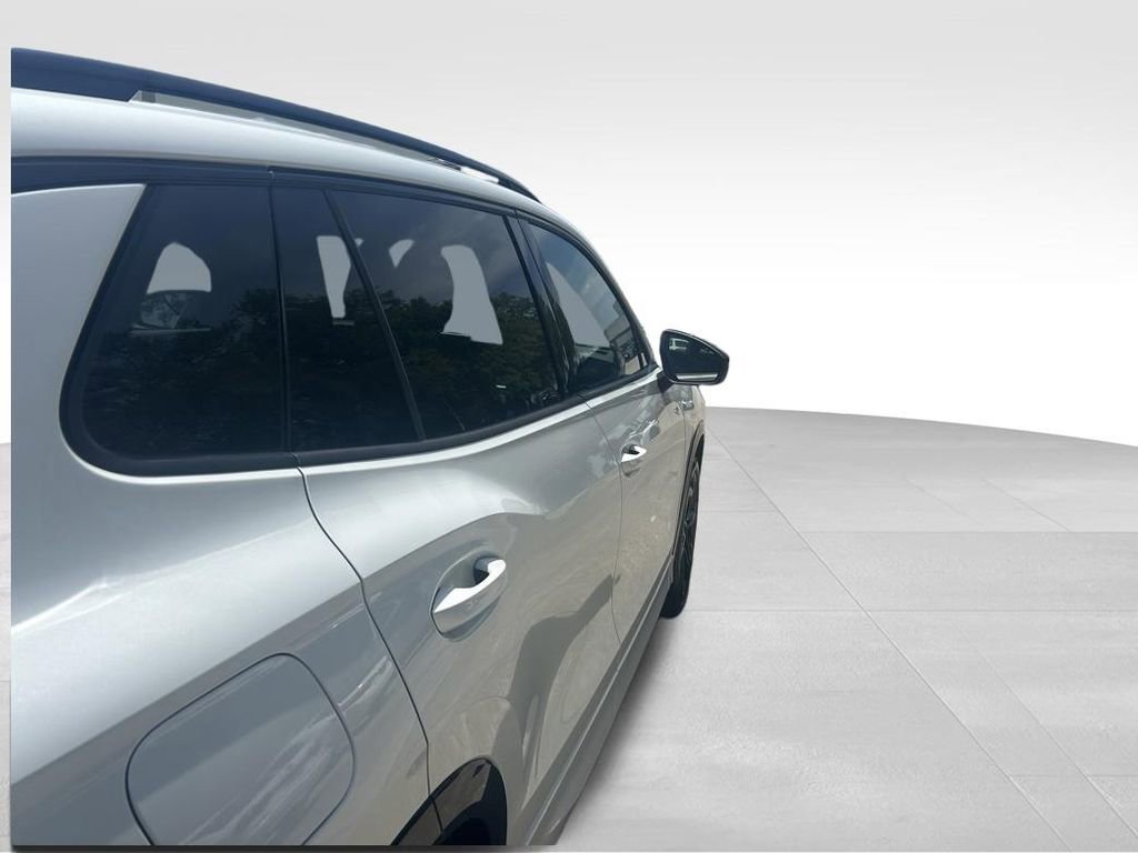 New 2026 Volkswagen Tiguan SE R-Line FWD image 35