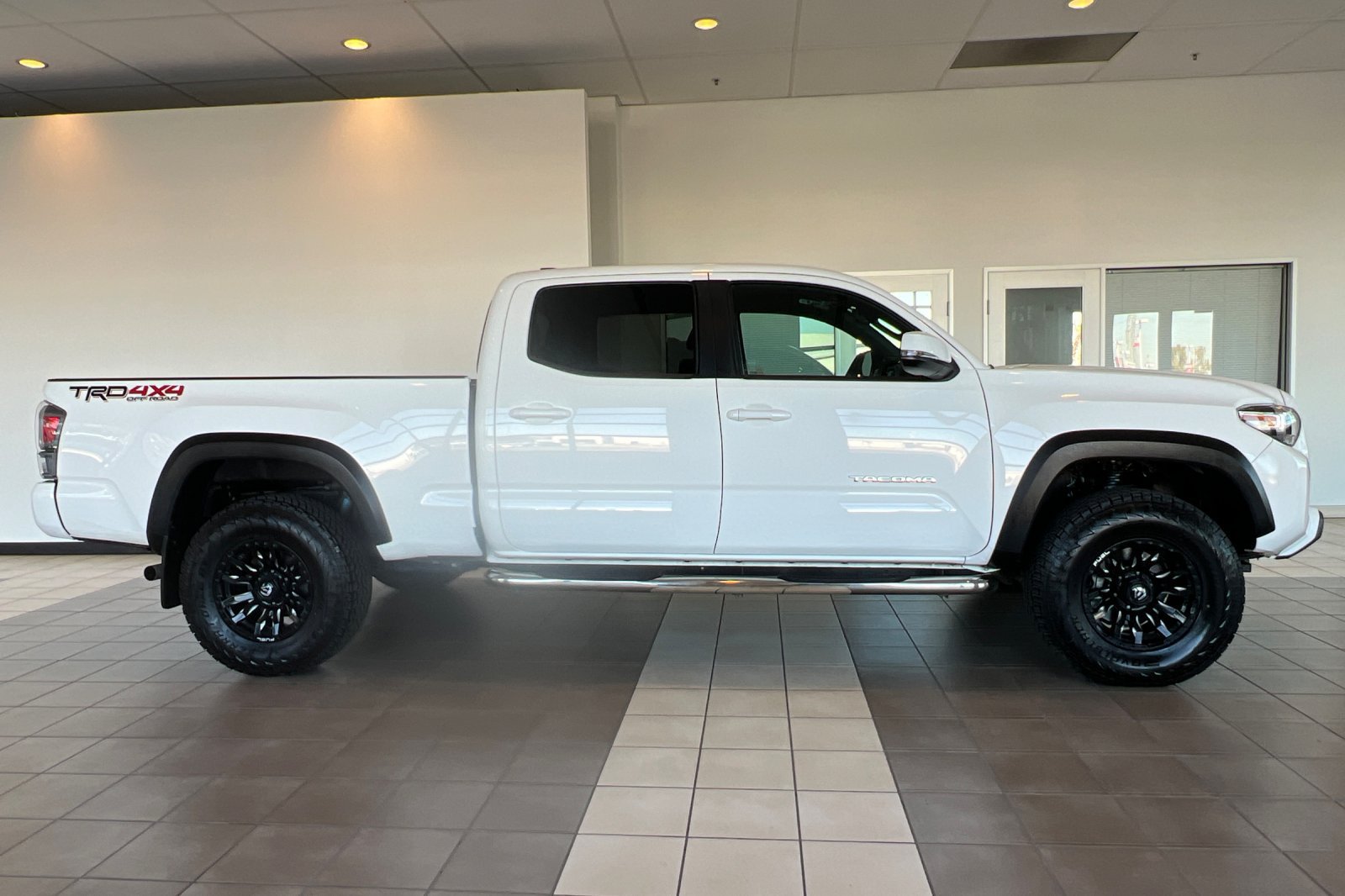 Certified 2021 Toyota Tacoma TRD Off-Road w/ TRD Premium Off Road Package AWD/4WD image 3