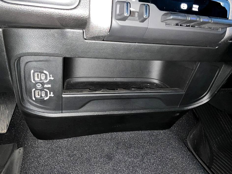 Used 2024 RAM 3500 Tradesman w/ Chrome Appearance Group image 28