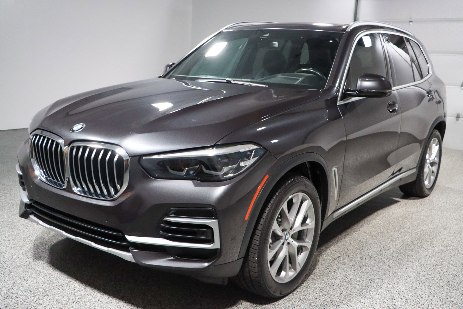 Used 2022 BMW X5 sDrive40i w/ Parking Assistance Package image 32