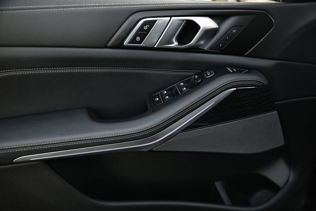 Certified 2024 BMW X5 xDrive40i w/ M Sport Package image 15