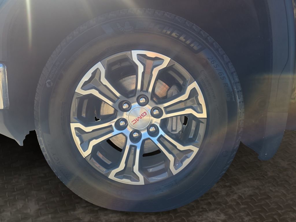 Used 2025 GMC Sierra 1500 SLT AWD/4WD image 9