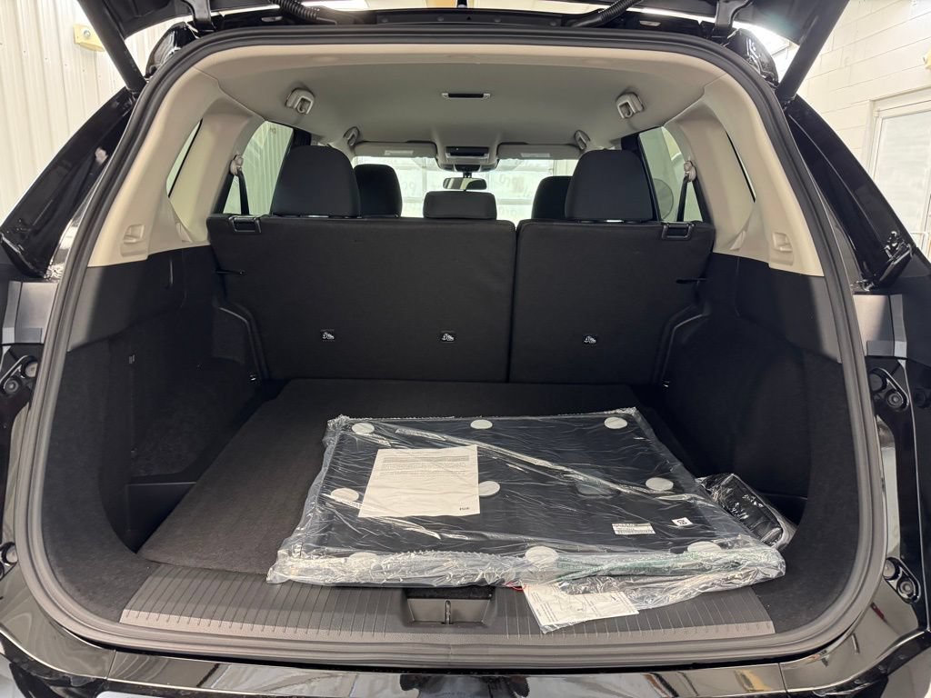 Certified 2026 Nissan Rogue SV AWD/4WD image 22