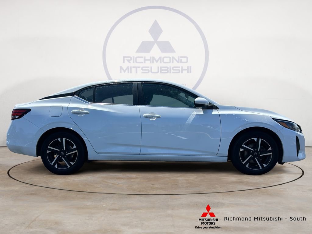 Used 2024 Nissan Sentra SV FWD image 2