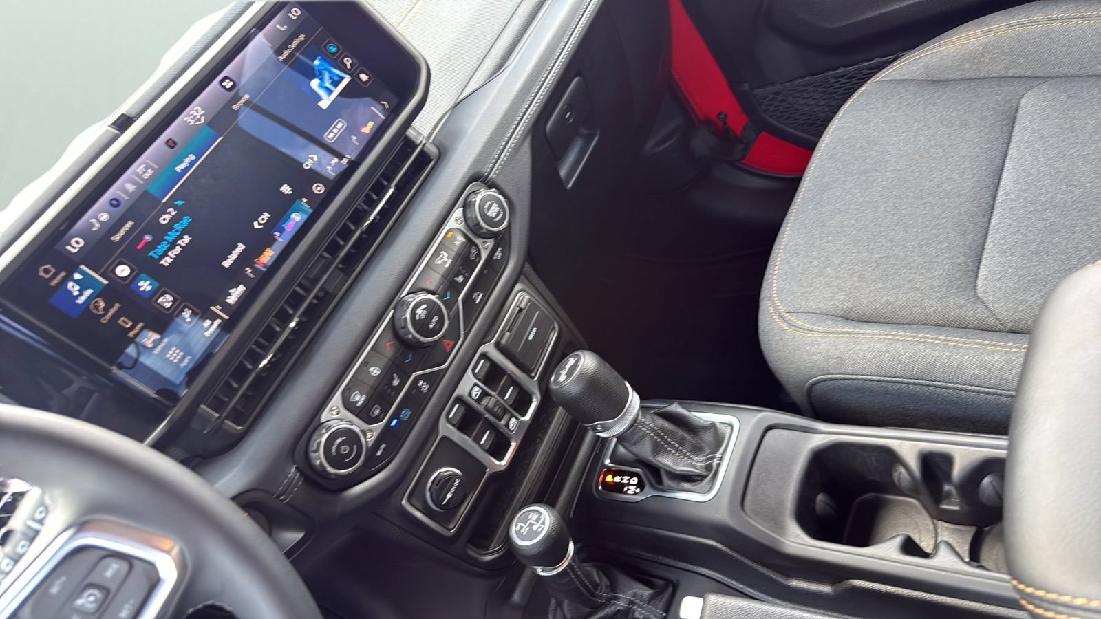Used 2025 Jeep Wrangler Unlimited Sahara AWD/4WD image 20