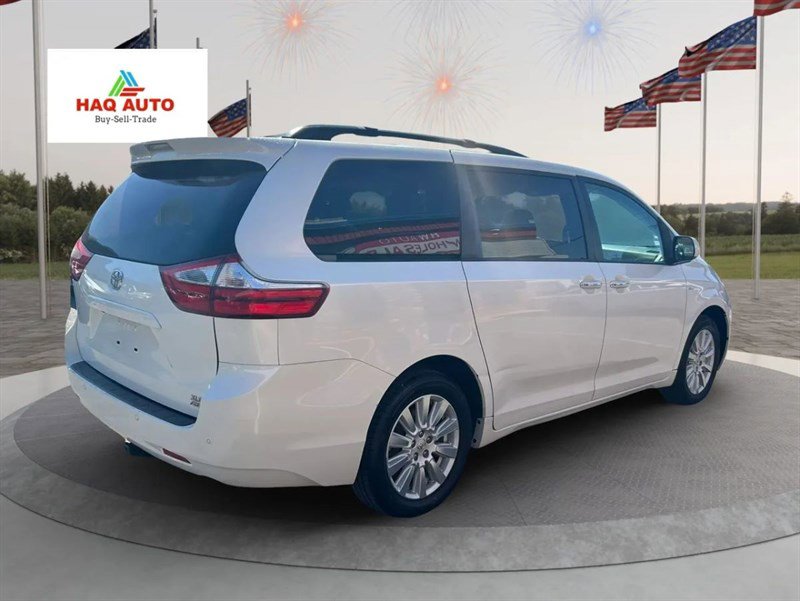 Used 2017 Toyota Sienna XLE w/ XLE Navigation Package AWD/4WD image 5