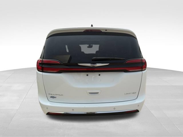 Used 2023 Chrysler Pacifica Limited FWD image 17