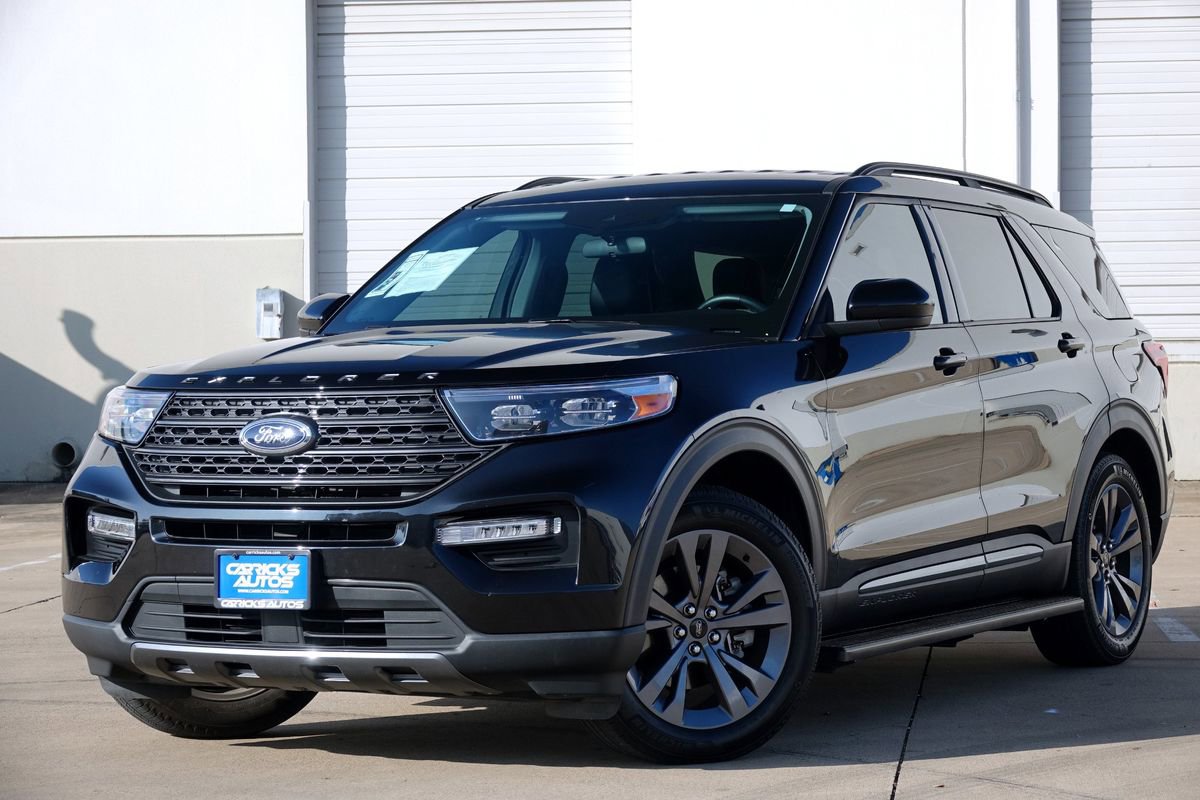 Used 2023 Ford Explorer XLT w/ Equipment Group 202A image 2