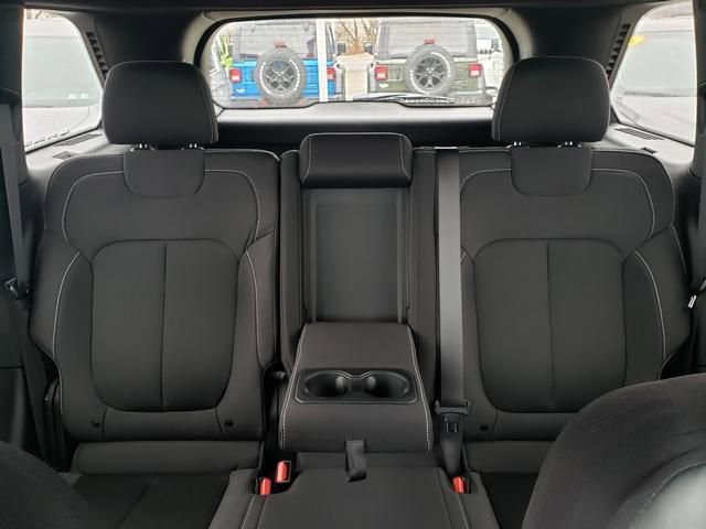 Used 2024 Jeep Grand Cherokee Laredo X w/ Luxury Tech Group I AWD/4WD image 32