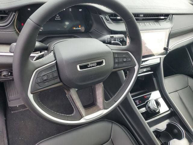 New 2026 Jeep Grand Cherokee Limited w/ Limited Altitude Package AWD/4WD image 19