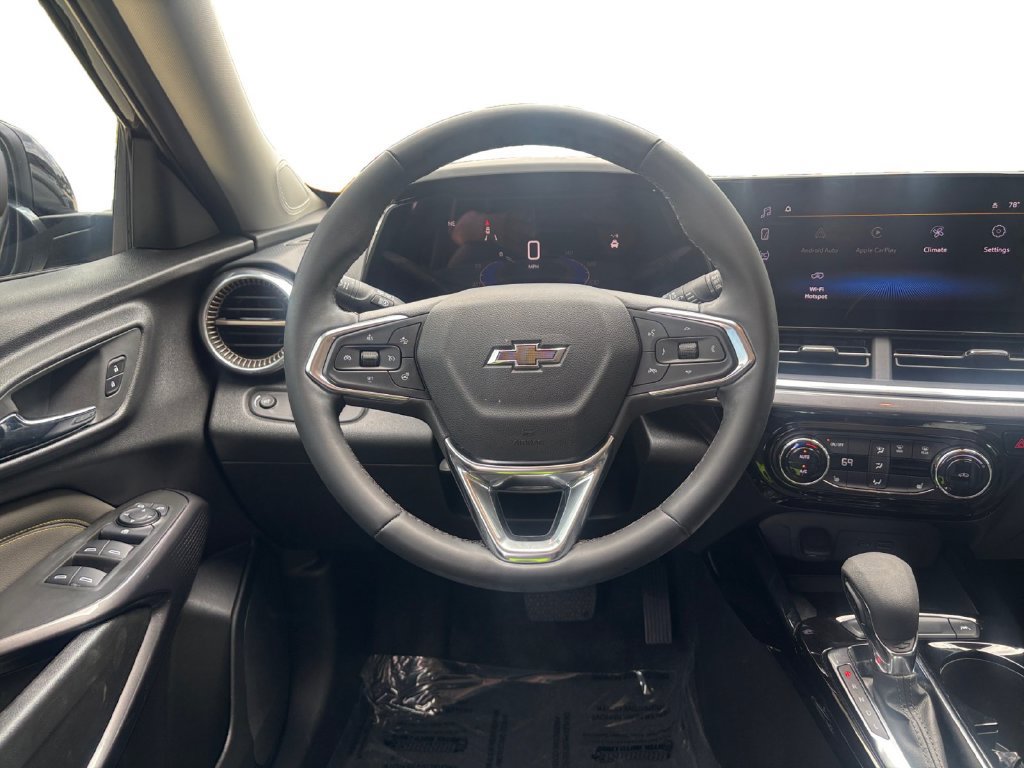 Used 2025 Chevrolet Trax ACTIV w/ Sunroof Package FWD image 13