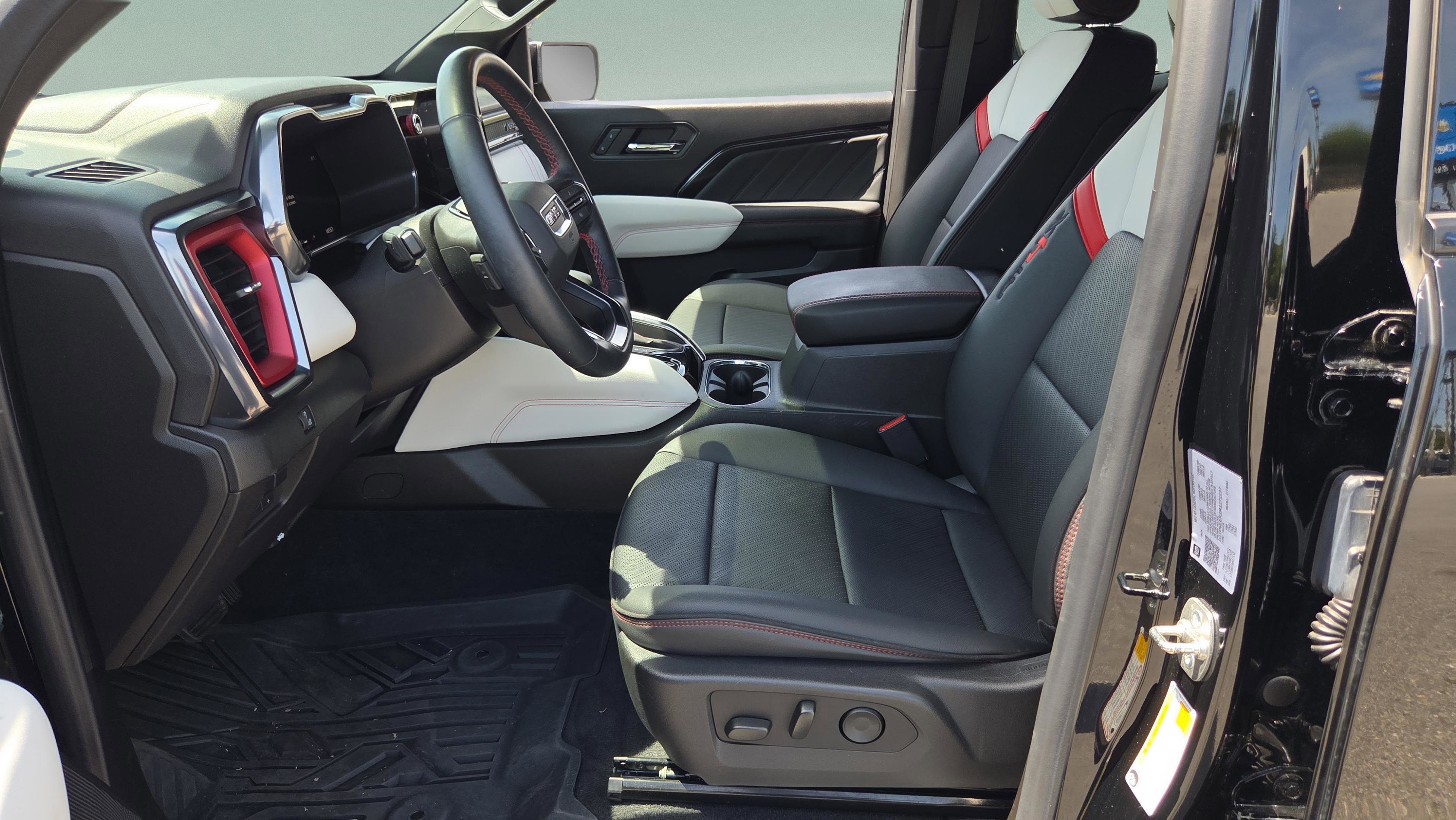 Used 2024 GMC Canyon AT4X AWD/4WD image 9