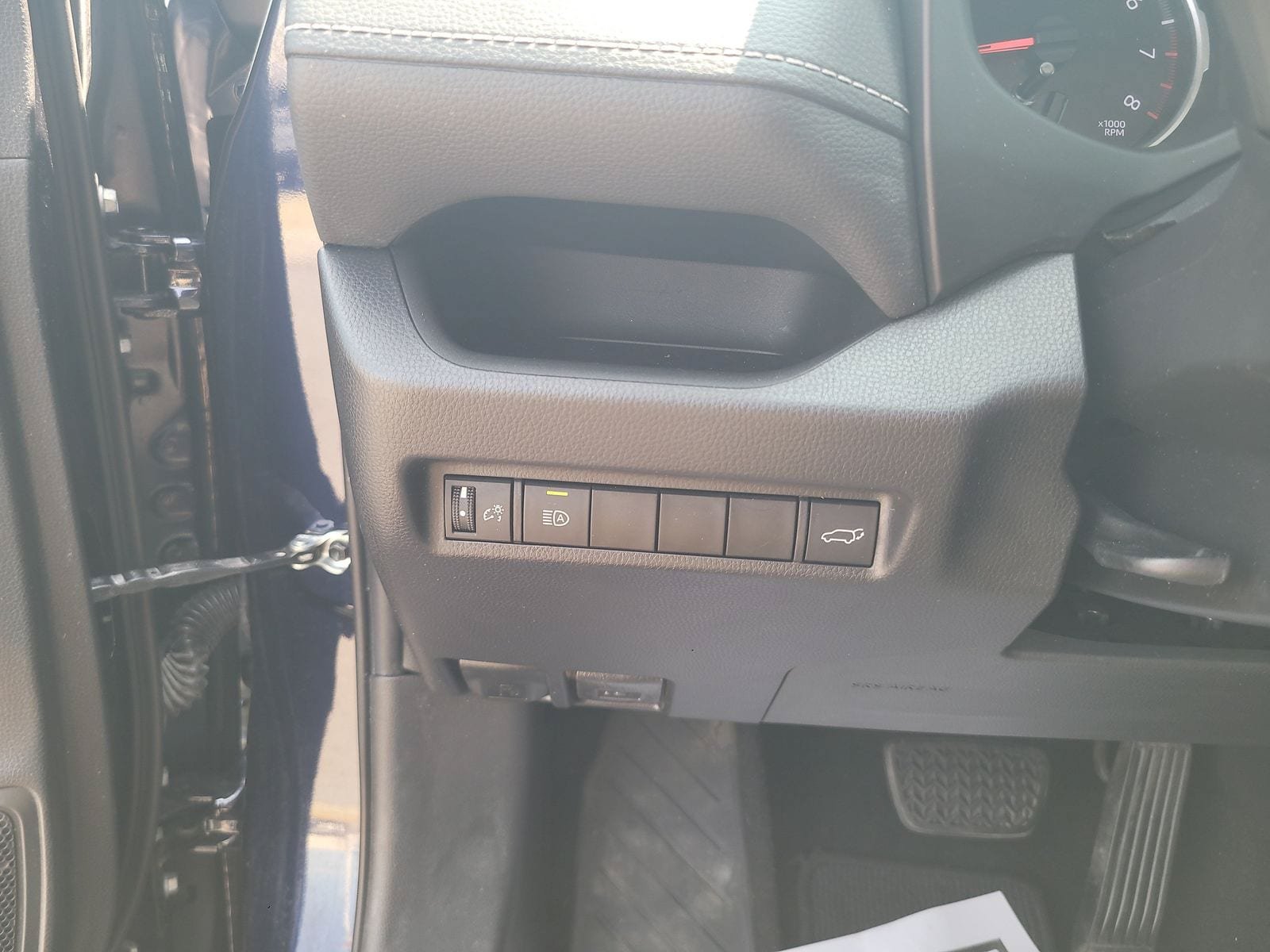 Used 2021 Toyota RAV4 XLE Premium FWD image 17
