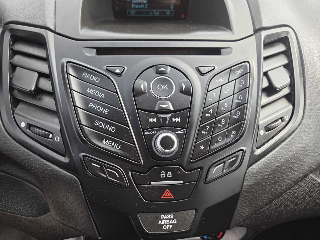 Used 2016 Ford Fiesta SE FWD image 22