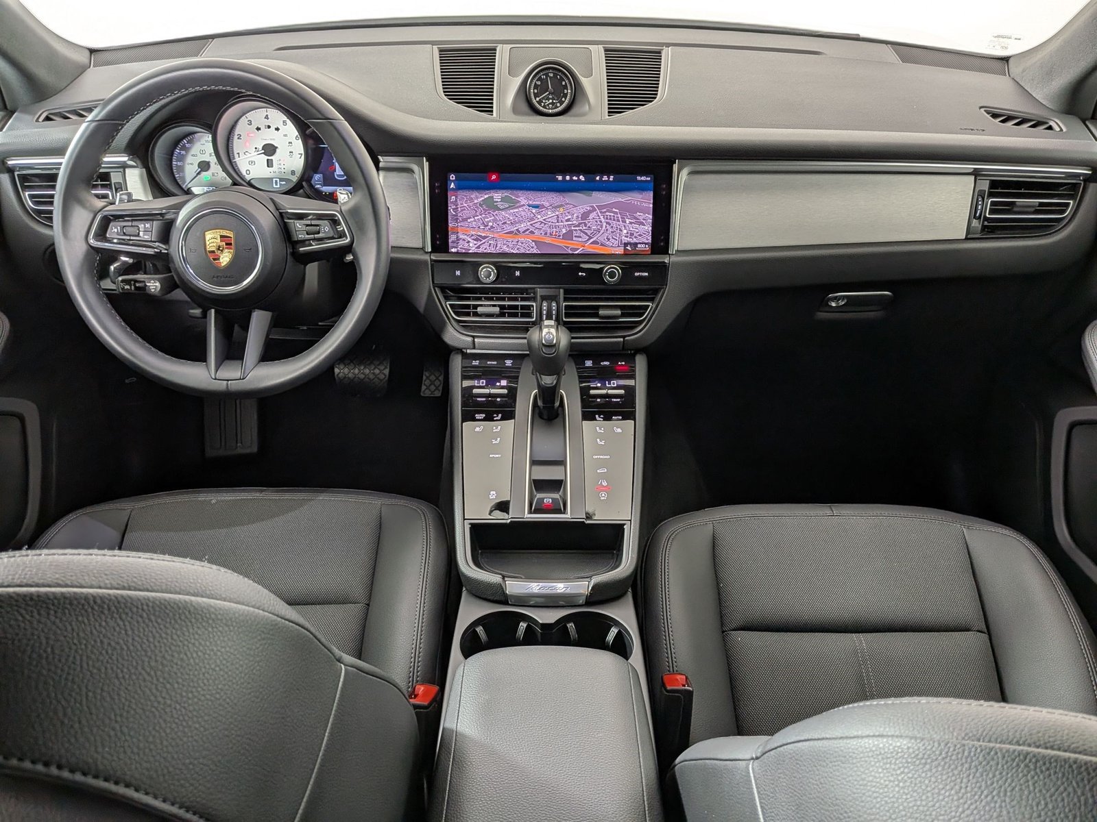 Used 2025 Porsche Macan Turbo AWD/4WD image 20