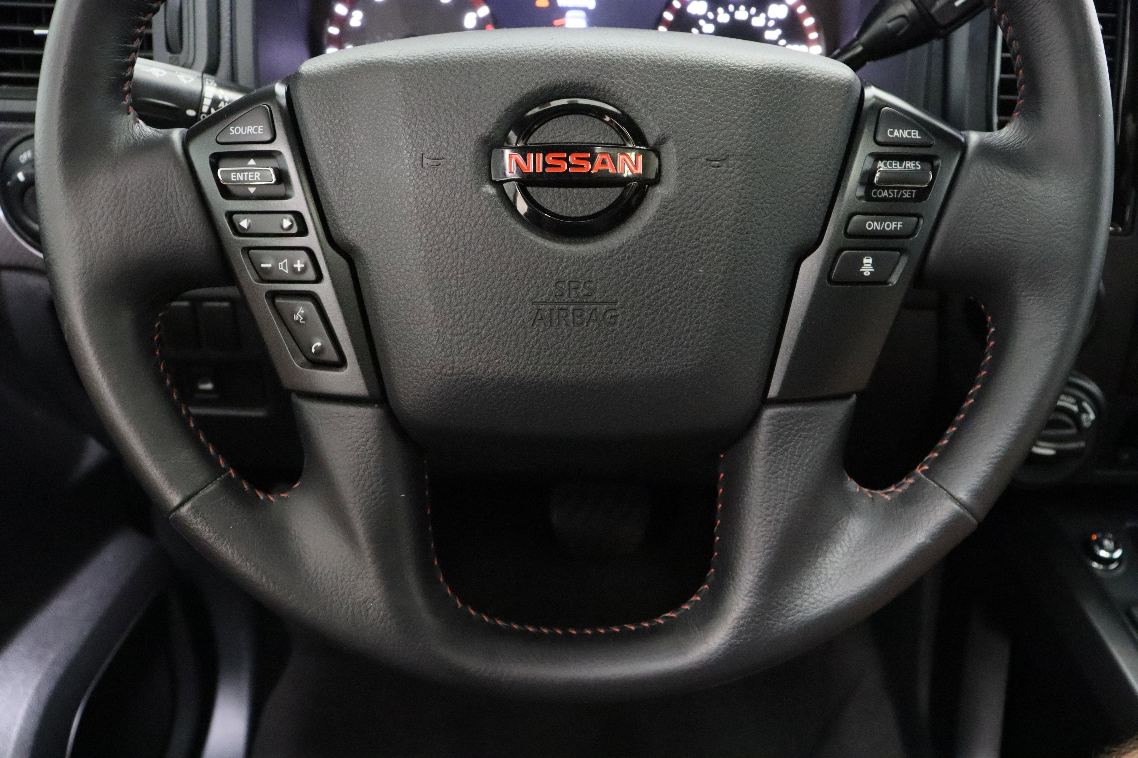 Used 2022 Nissan Titan PRO-4X w/ Pro-4x Convenience Package image 26