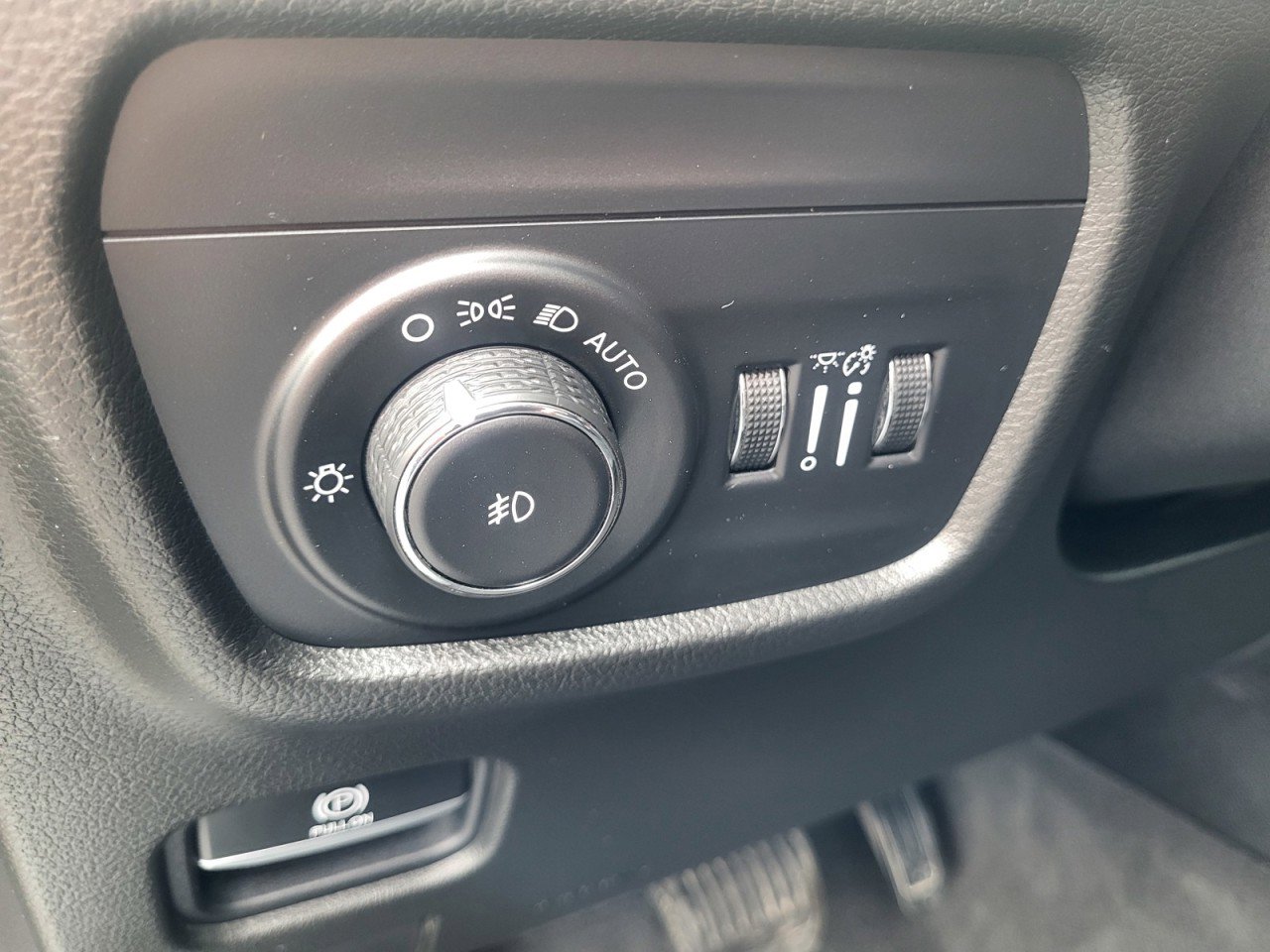Used 2021 Jeep Grand Cherokee L Limited w/ Luxury Tech Group II image 42