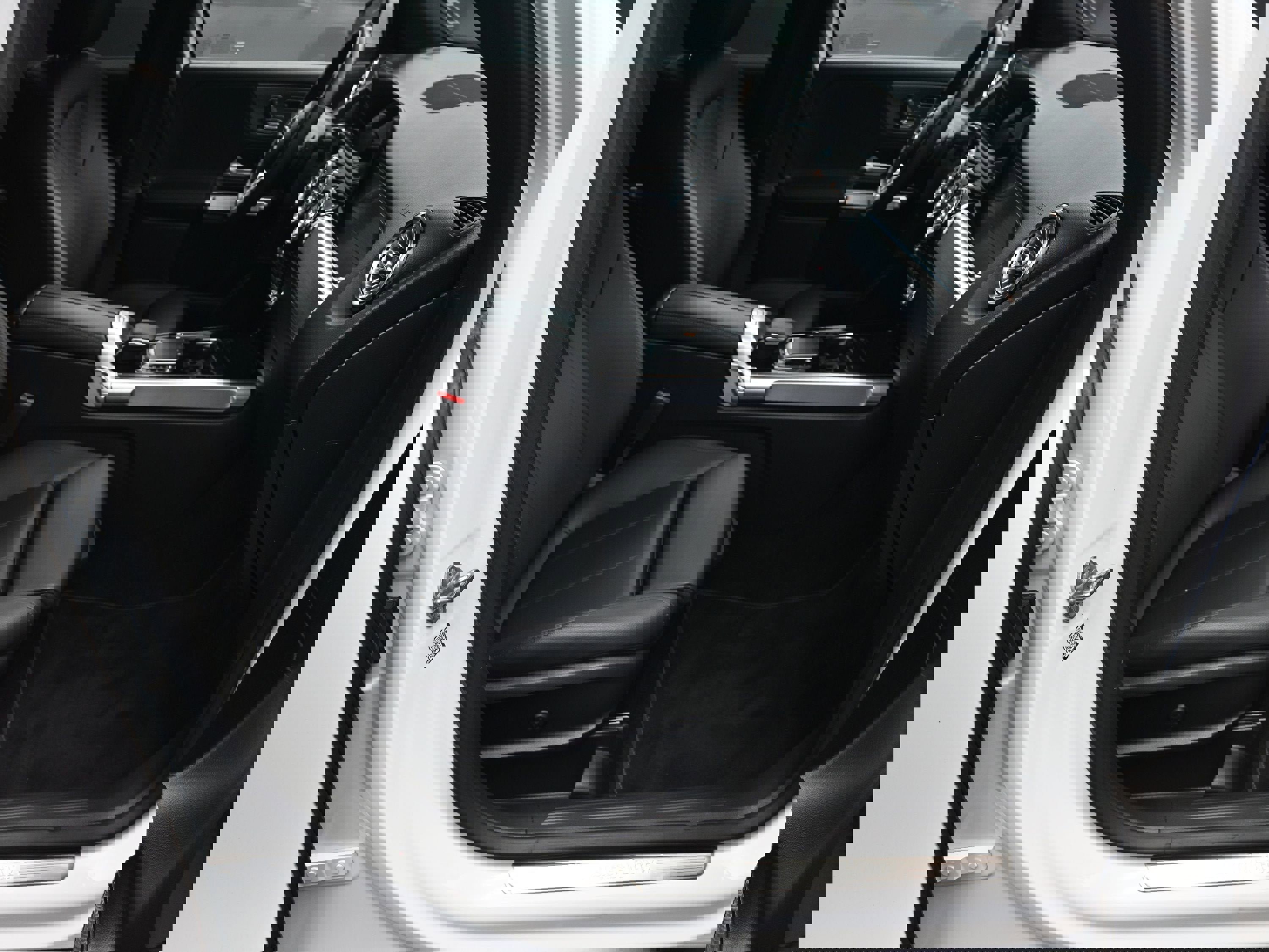 Used 2021 Mercedes-Benz GLB 250 4MATIC image 26