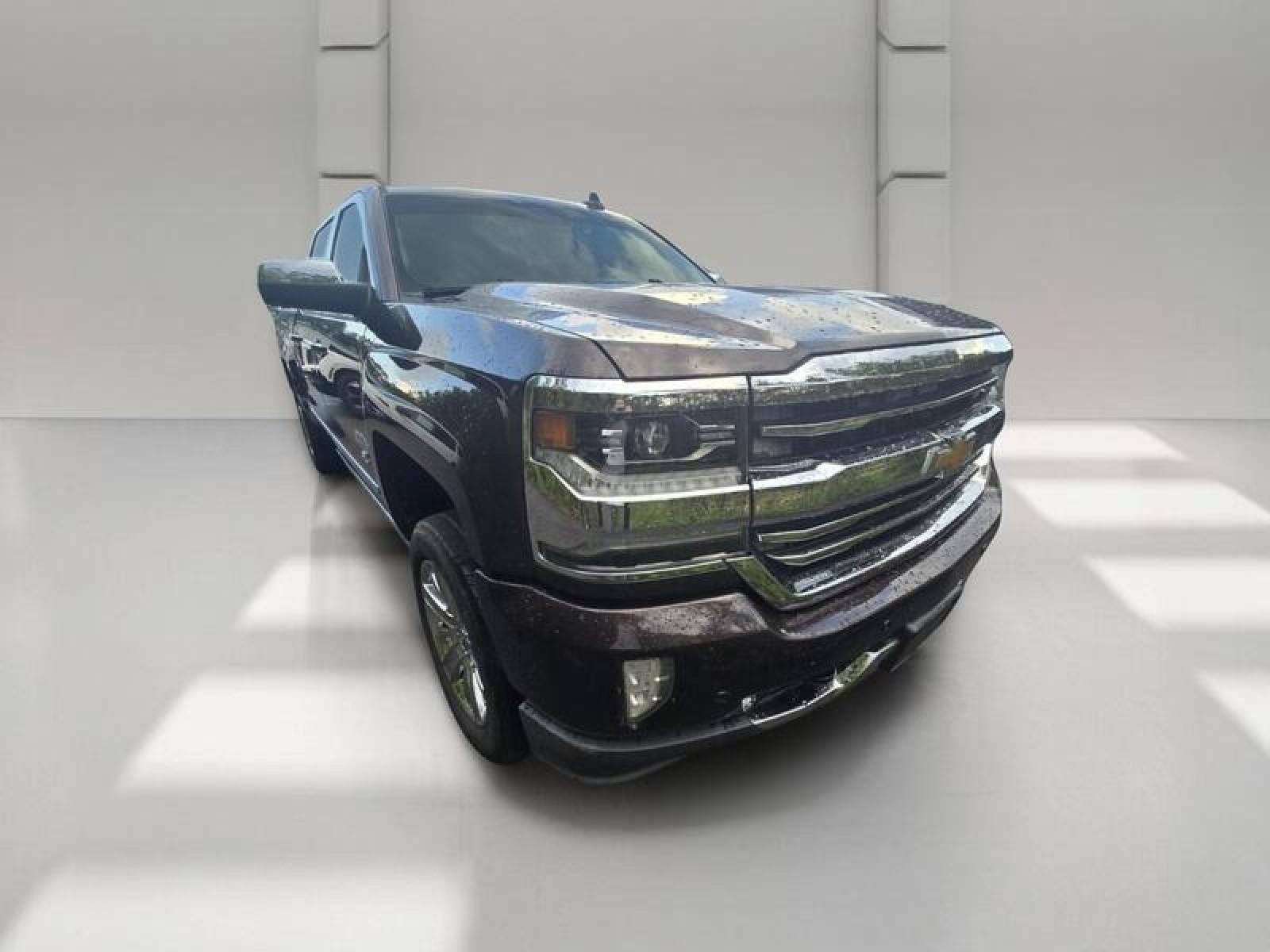 Used 2016 Chevrolet Silverado 1500 High Country w/ High Country Premium Package AWD/4WD image 3