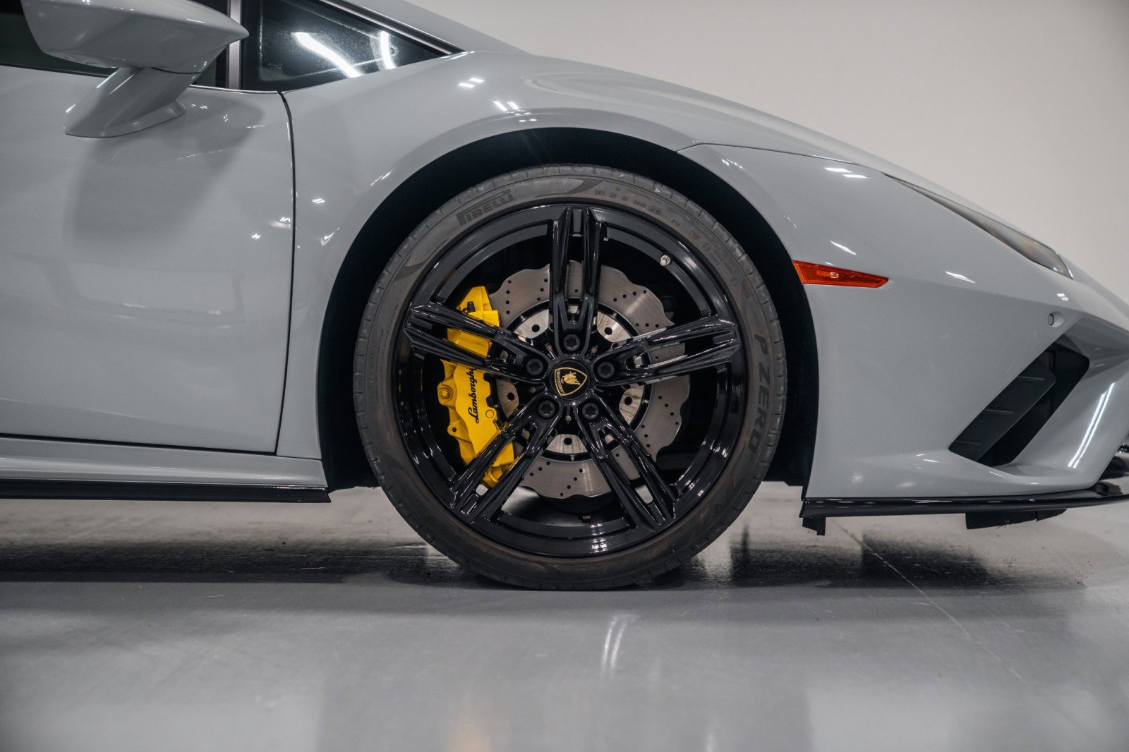 Used 2020 Lamborghini Huracan EVO image 10