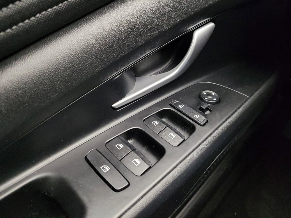 Used 2022 Hyundai Elantra Limited w/ Cargo Package image 27