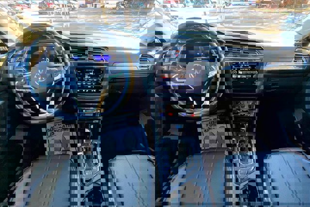 Used 2022 Volkswagen Tiguan SE image 15